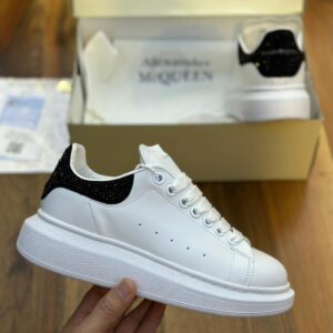Дамски черно-бели кецове със стилна декорация от камън- White with black