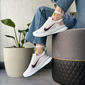 Мъжки спортни обувки – енергия и удобство във всяка стъпка- black logo